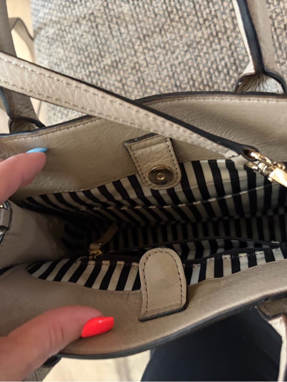 kate spade taupe satchel with glossy black bow - Picture 7 of 8